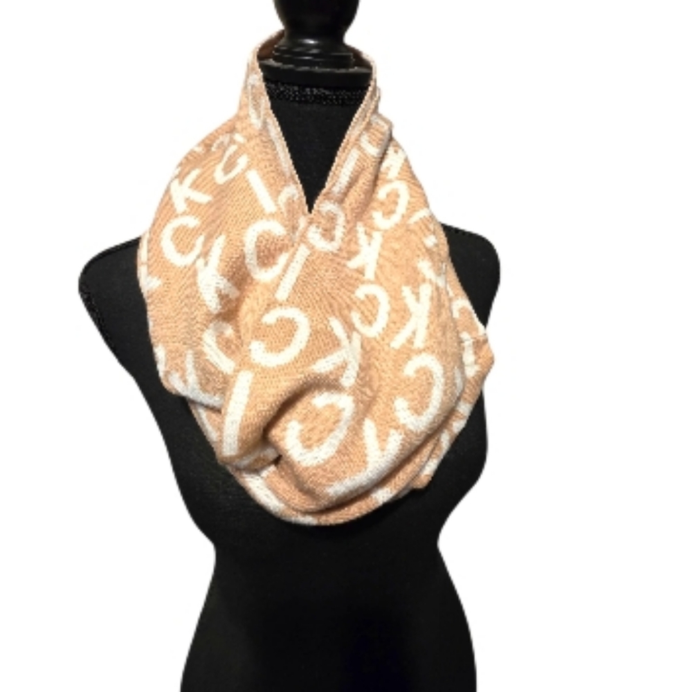 Kenneth Cole Reaction Beige and Ivory Infinity Women's Scarf NWT
